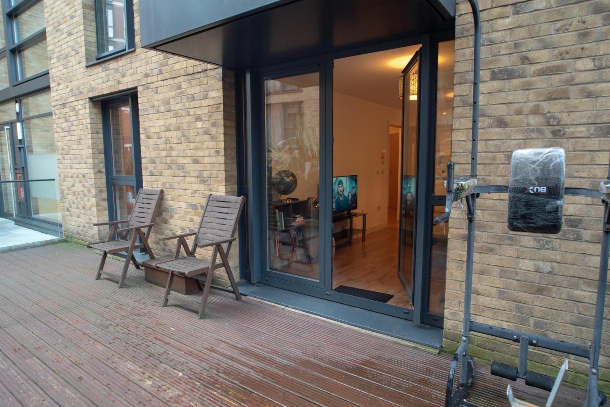 Spacious 1 Bed Apartment With Workspace, Coffee & Free Secure Parking Birmingam Exterior foto