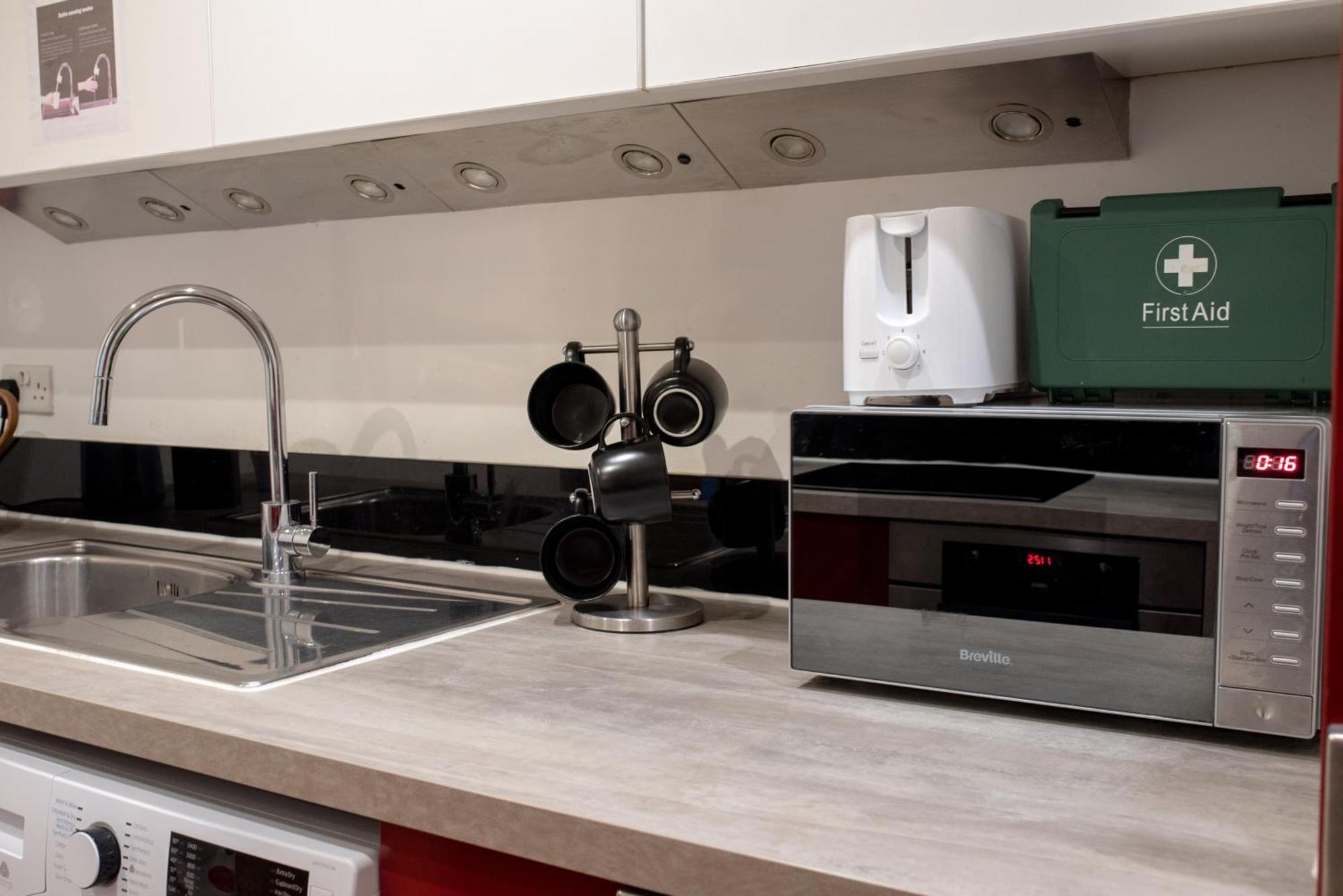 Spacious 1 Bed Apartment With Workspace, Coffee & Free Secure Parking Birmingam Exterior foto