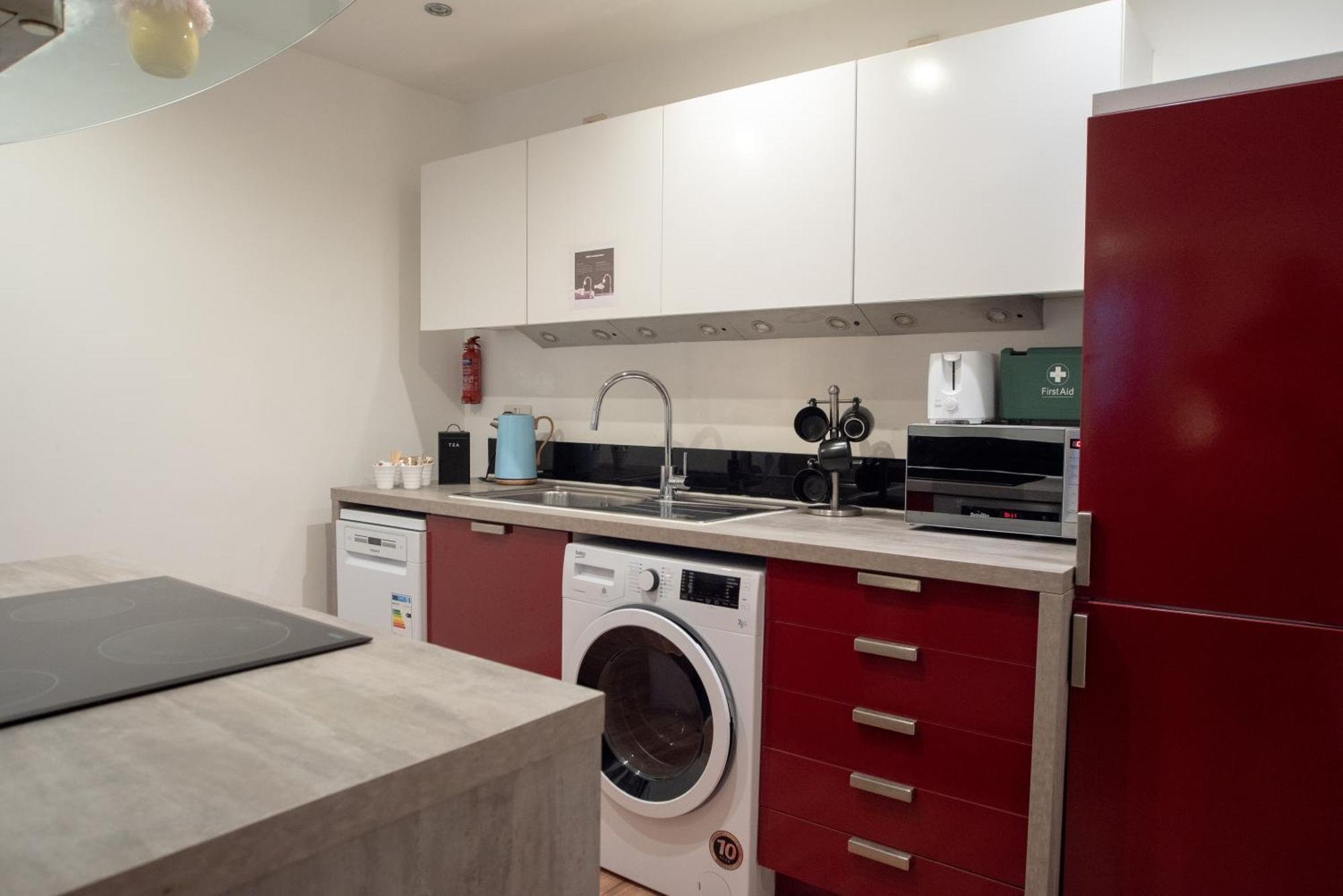 Spacious 1 Bed Apartment With Workspace, Coffee & Free Secure Parking Birmingam Exterior foto