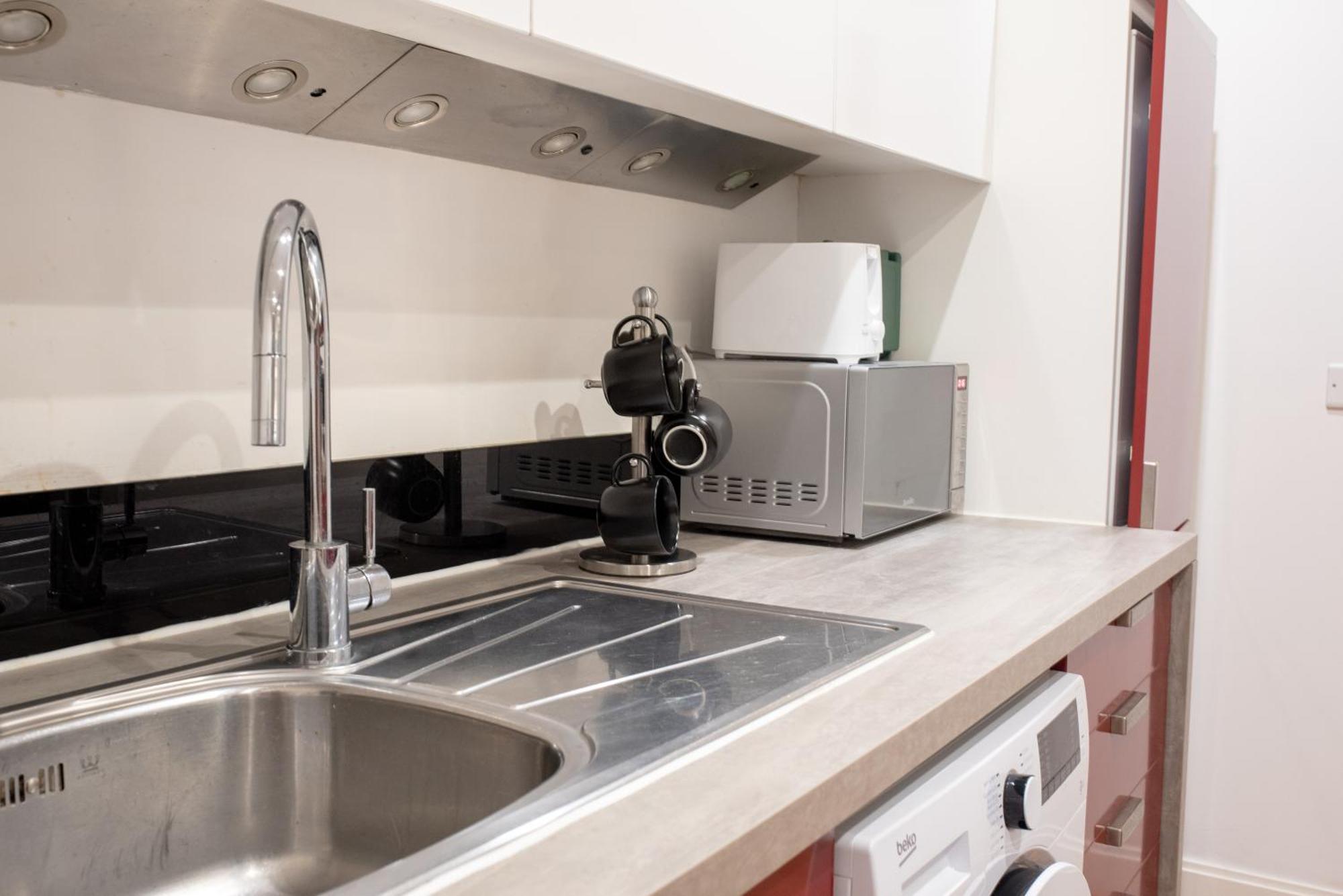 Spacious 1 Bed Apartment With Workspace, Coffee & Free Secure Parking Birmingam Exterior foto